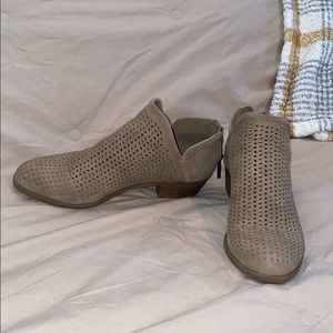 Women’s tan booties size 6/ no scuffs